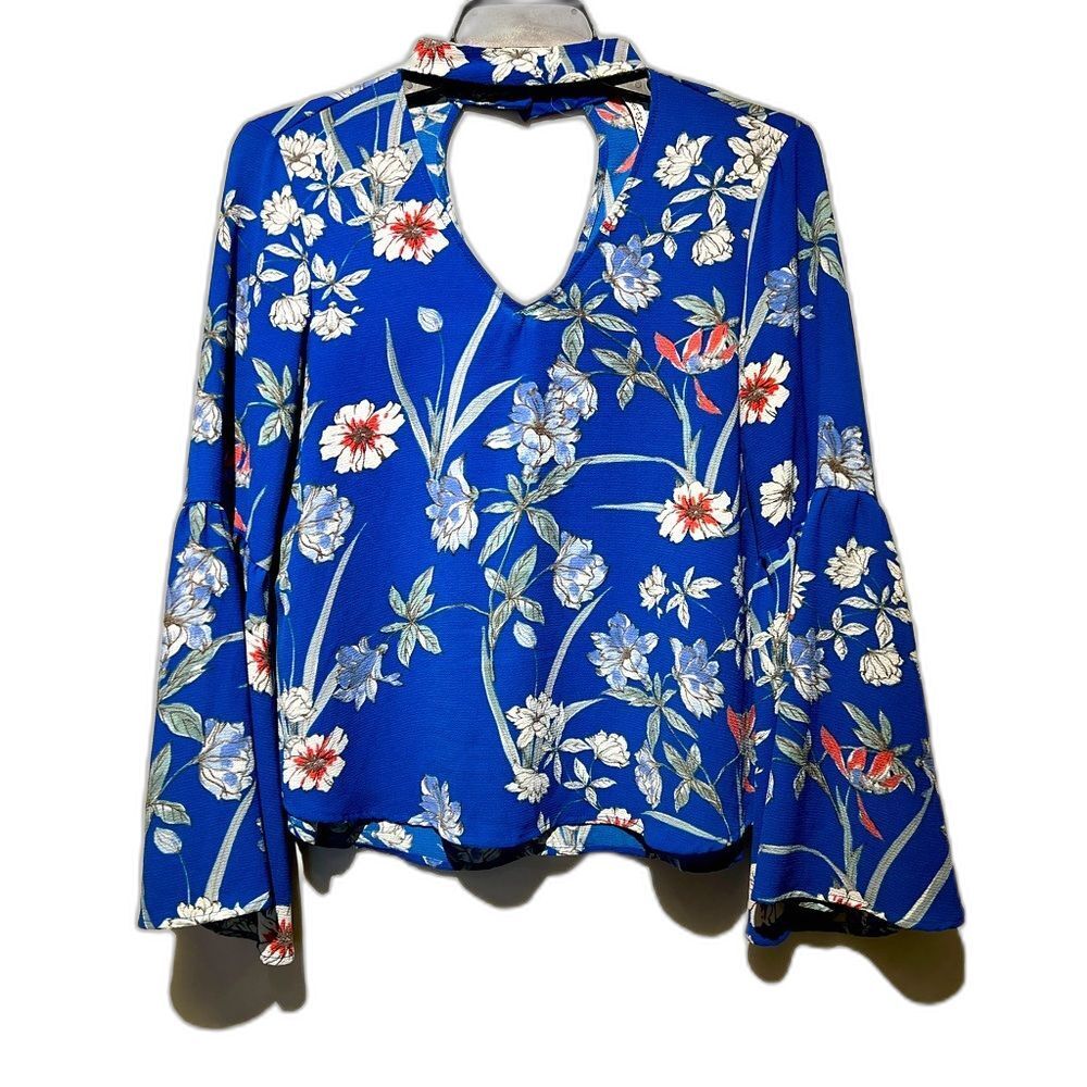 LIBERTY LOVE Floral Blue & White Top SIZE LARGE NWOT